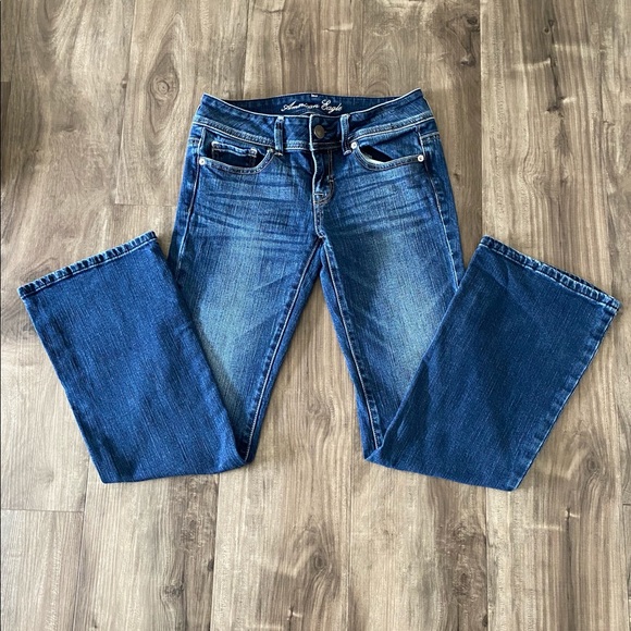 Woman’s American Eagle Stretch Boot Jeans - Picture 4 of 7